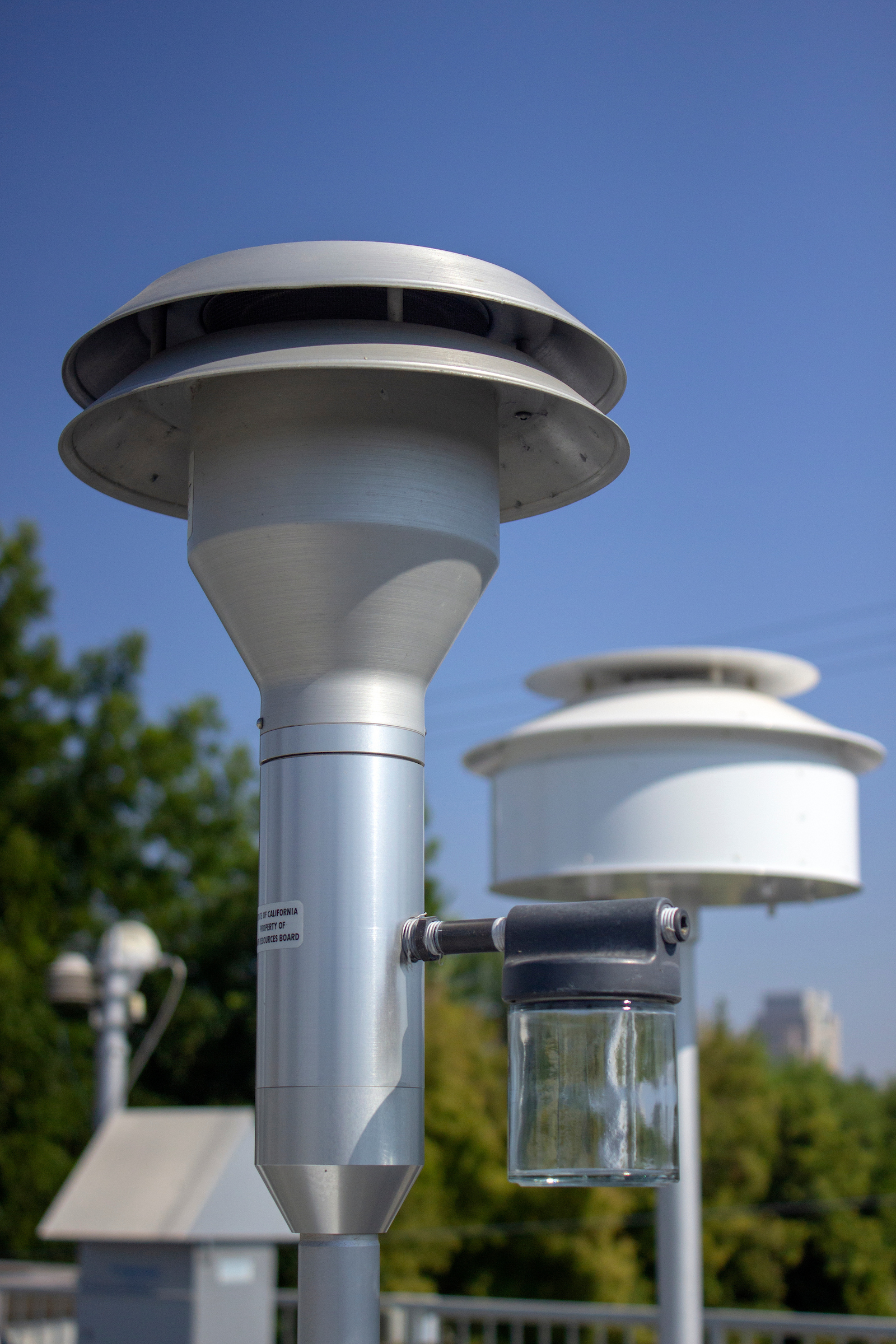 Monitor from the California ambient air‑monitoring network.