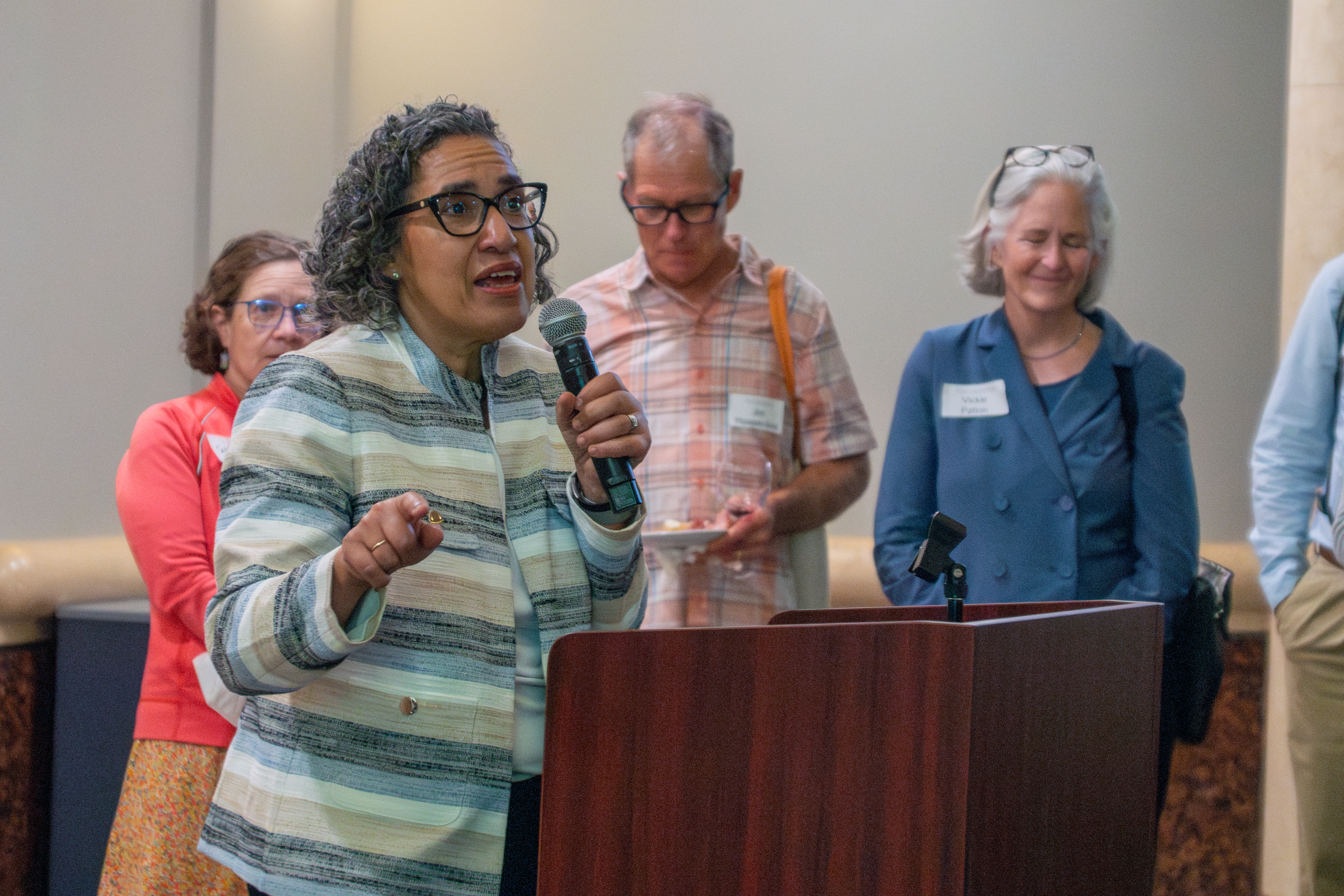CARB Chair Randolph welcomes attendees to the 2023 Haagen-Smit Clean Air Awards Reception.
