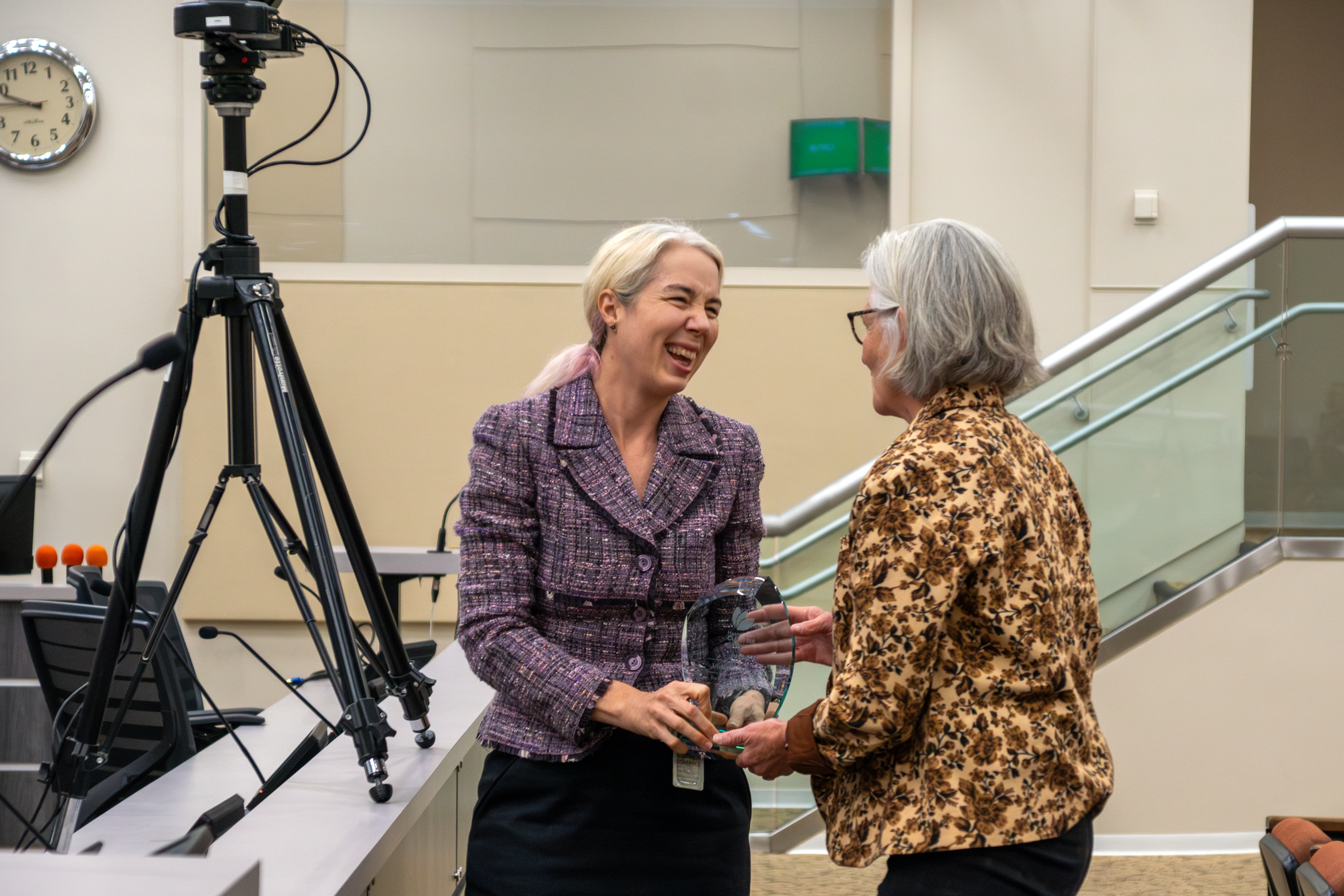 Research Division Chief Elizabeth Scheehle presents a 2023 Haagen-Smit Clean Air Award to Vickie Patton..
