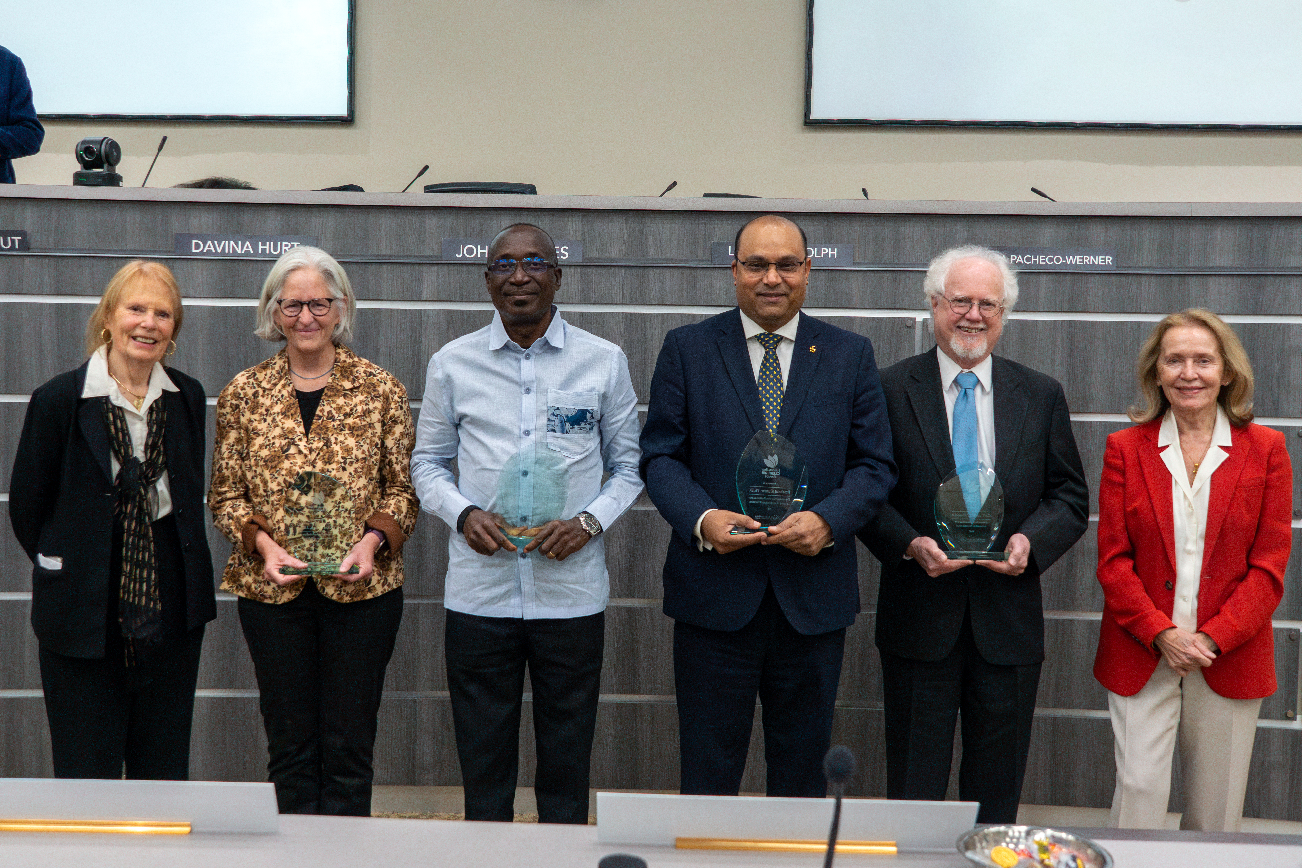Award Advisory Committee Members and Awardees during the 2023 Haagen-Smit Clean Air Awards.